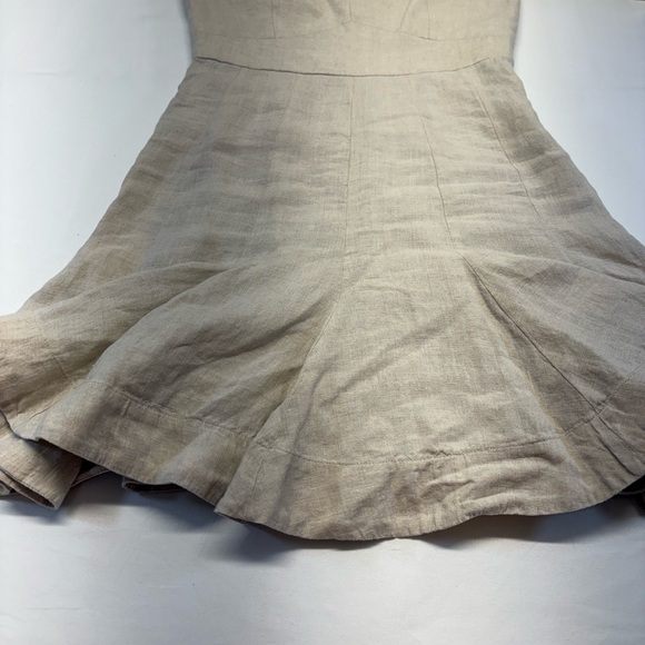 Club Monaco Fluted Hem Mini Dress in the color Flaxseed Size 0 - Picture 4 of 10